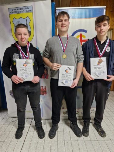 Mladji juniori pistolj